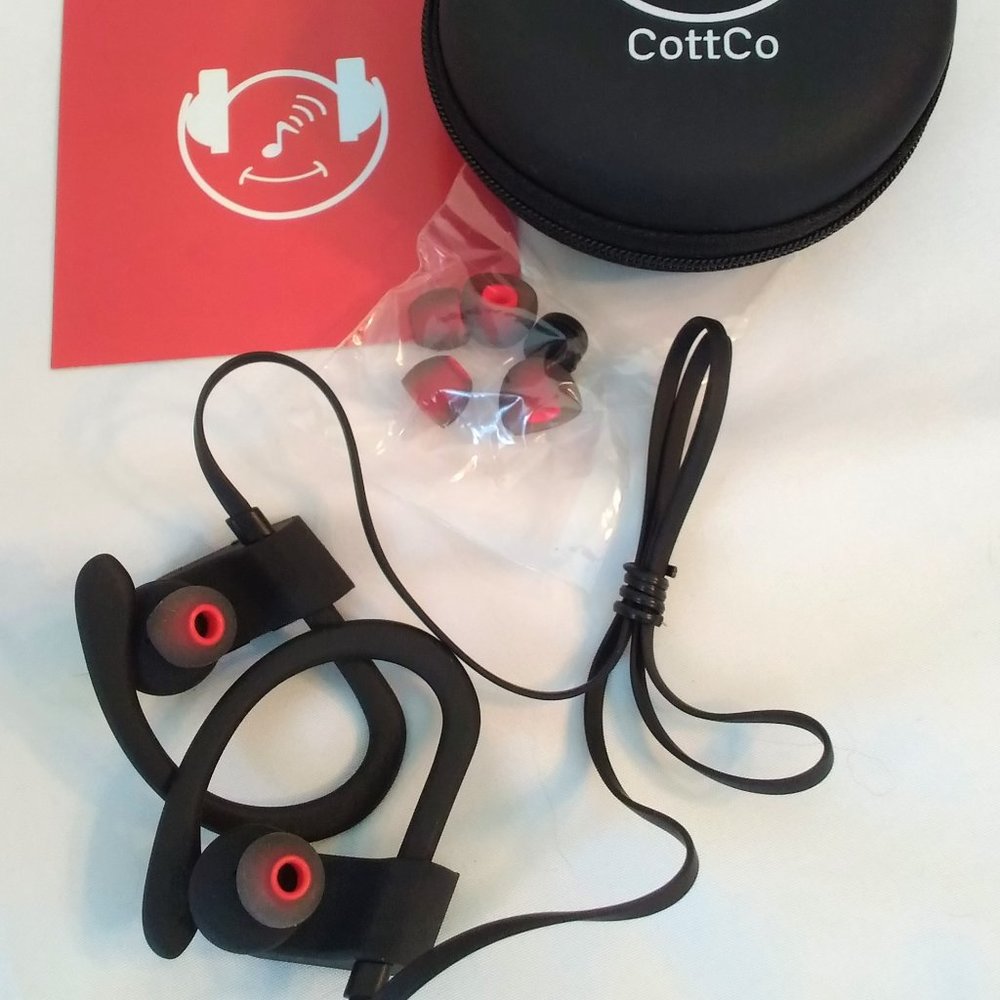 Wireless Sport Earbuds NEW w/ Hard Case 3 sizes protectors